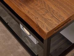Top con bordo inclinato e superficie ricca di nodi e venature tipiche caratteristiche naturali del legno massello rovere