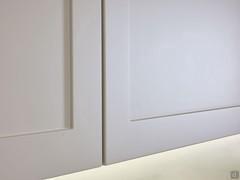 Dettaglio dell'anta a telaio rivisitata in chiave moderna della cucina Numa Eleven