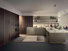 Cucina lussuosa grande e moderna con colonne in legno Klab 11