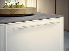 Dettaglio della maniglia moderna lineare 