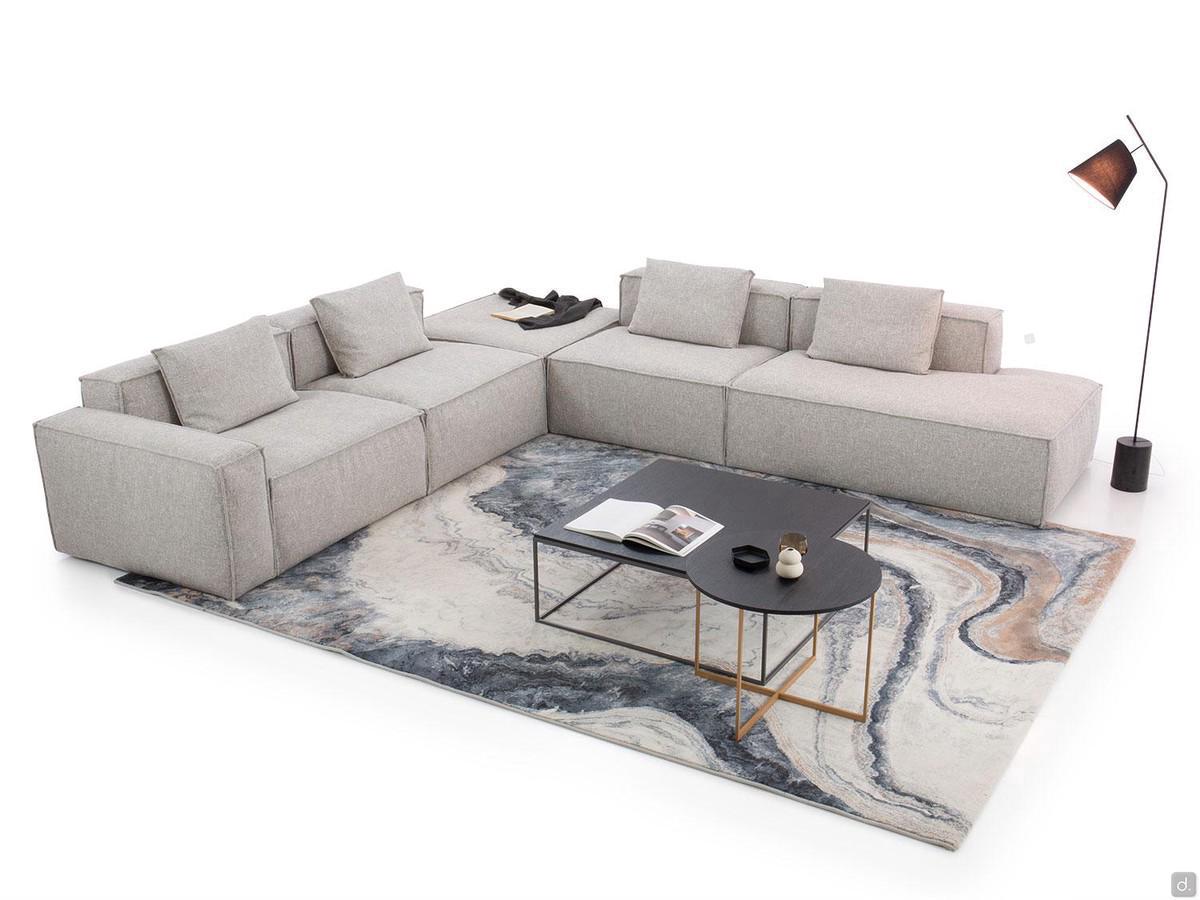 Divano Square outlet con composizione ad angolo con pouf e penisola terminale
