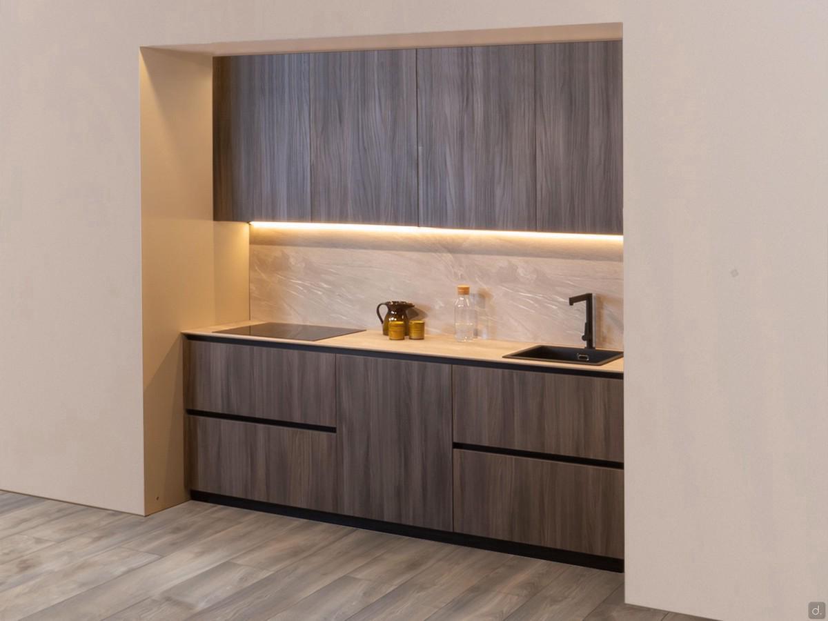 Cucina Klab 09_B - basi e pensili in nobilitato Olmo scuro