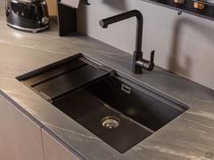 Lavello cucina incassato nel piano e colatoio lamellare