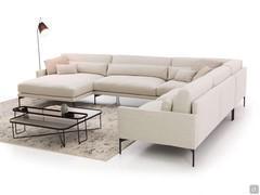 Divano angolare con chaise longue Maxime outlet rivestito in tessuto dai toni naturali