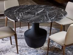 Tavolo rotondo Alder outlet con basamento centrale e piano in marmo 