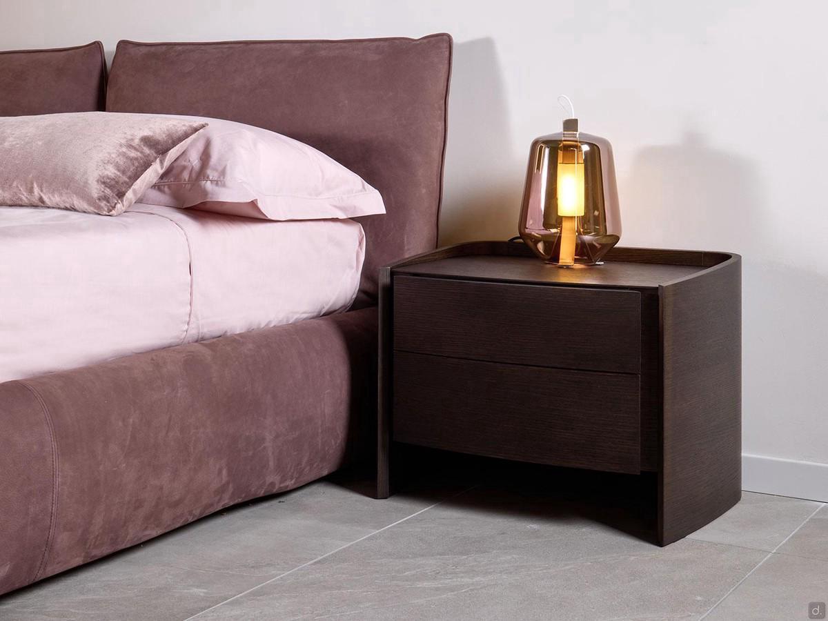 Comodino in legno curvato Amandla outlet