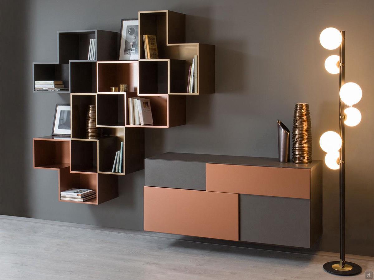 Credenza sospesa e composizione di mensole sagomate Fly Deco e Cube outlet abbinate tra loro