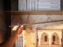 Le barre led opzionali sotto-mensola sono agganciate magneticamente, il che ne rende l'installazione semplice e sicura al tempo stesso