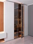 Colonne armadio Lounge laccate opache bianche e in vetro fumé bronzo