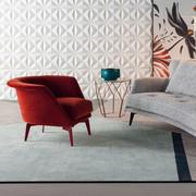 Poltrona a pozzetto Lovy di Bonaldo ideale per arredare con stile salotti eleganti e ricercati (finitura piedini non disponibile)