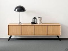 Mobile TV in legno di rovere Merida con quattro ante battenti e struttura in legno impiallacciato rovere Alaska