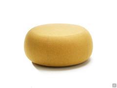 Con i vari rivestimenti e le dimensioni il pouf rotondo Alias, si dimostra versatile per zone giorno, aree relax e sale d'attesa