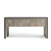 Vista posteriore completamente rifinita in legno noce grigio naturale ed inserti in impiallacciato wengé