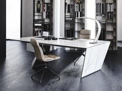 Scrivania Nasdaq di Cattelan in ceramica Keramik Golden Calacatta lucido con gamba titanio