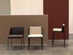 Sedia Sangay con gambe in metallo o rivestite e dello sgabello abbinato