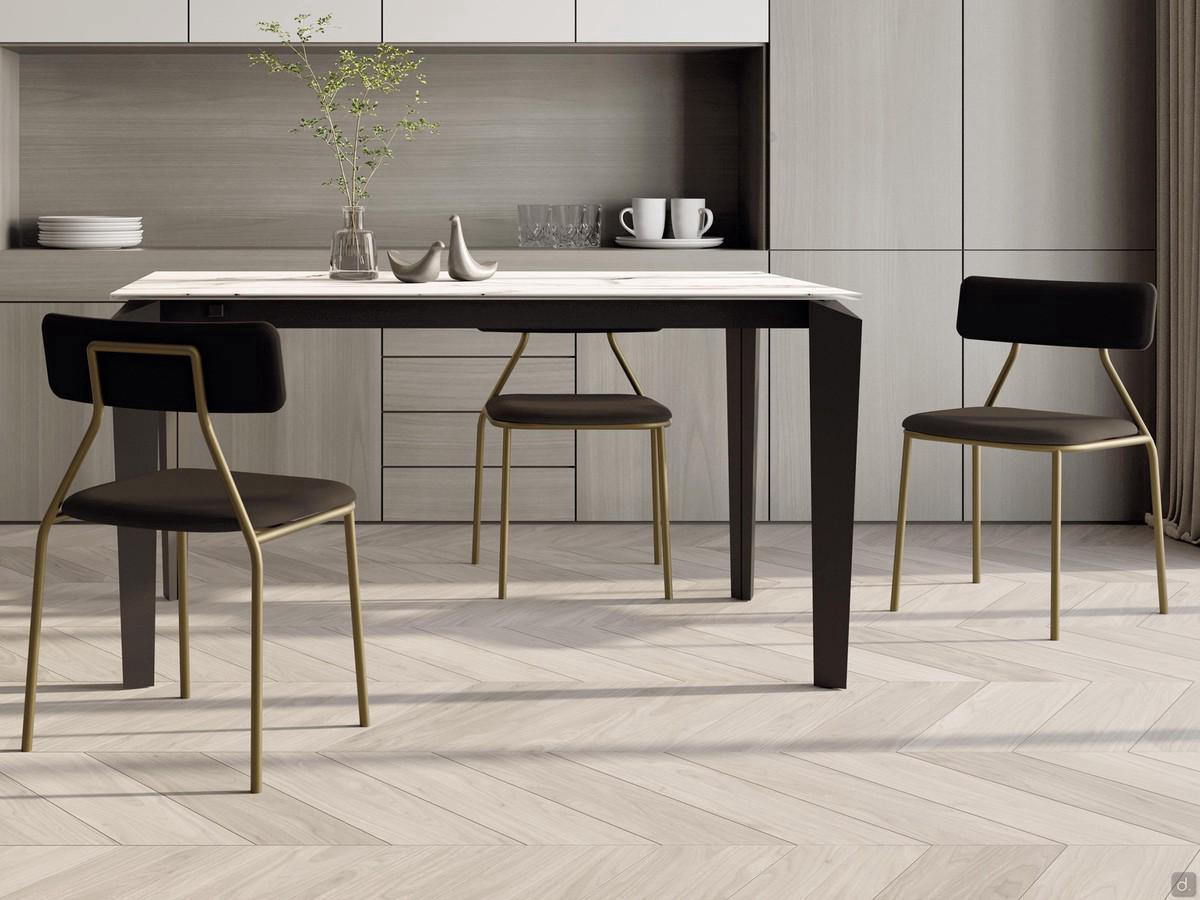 Sedia per cucina imbottita Hazel - in questo scatto Hazel con schienale rettangolare abbinate al tavolo Tom