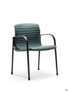 Sedia da ufficio Mark con struttura a 4 gambe e braccioli in alluminio verniciato nero, scocca imbottita e rivestita in pelle