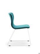 Particolare della seduta ergonomica della sedia ospiti a slitta Mark