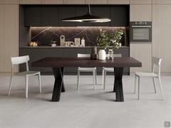 Il design e i colori disponibili rendono la sedia Tera capace di seguire l'armonia cromatica dell'ambiente o di spezzare drasticamente con colori a contrasto