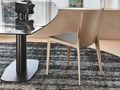 Sedia Beverly di Cattelan interamente rivestita in cuoio, con gambe in tinta alla seduta
