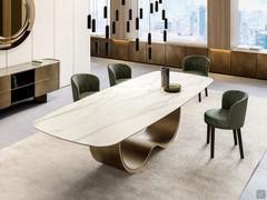 Sedie con gambe in legno Piper ideali per una sala da pranzo elegante e raffinata, qui abbinata al tavolo Hadley