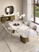 Sedie Wendy abbinate ad un elegante e moderno tavolo da pranzo per una zona dining raffinata e perfettamente coordinata nelle finiture e nelle nuance di colore