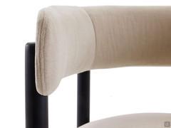 Particolare dei braccioli, lo spessore indica un'imbottitura generosa per un buon comfort