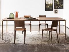 Set di 4 sedie Carmen in rovere tinto noce, una delle numerose finiture disponibili per personalizzare le proprie sedute