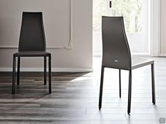 Coppia di sedie Kaori di Cattelan in cuoio nero, con le quattro gambe anch'esse rivestite in tinta a seduta e schienale