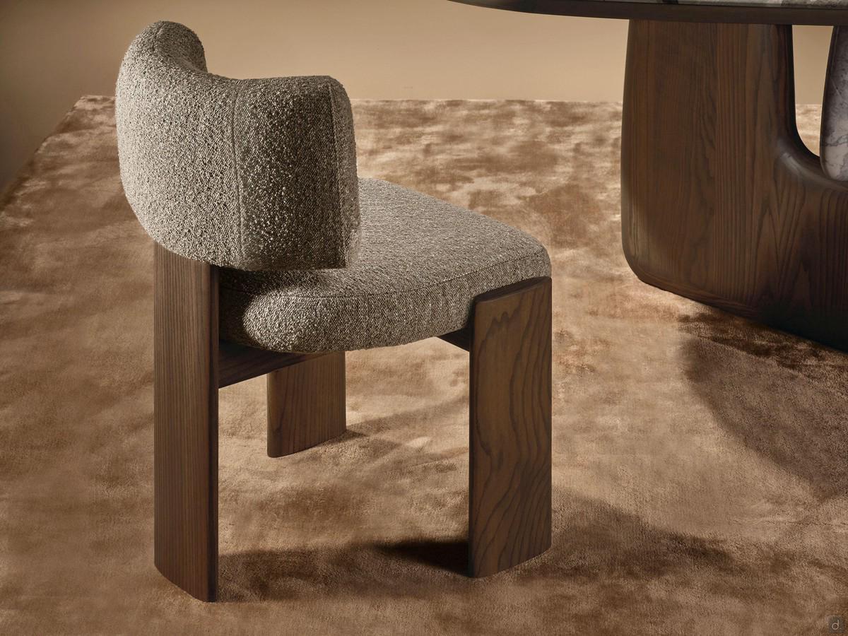 Sedia a 3 gambe in legno massello Lilac, con schienale curvo e imbottito