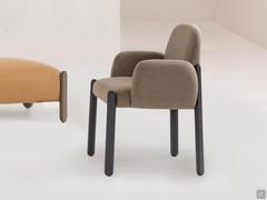 Materiale, finiture e proporzioni che variano a seconda del modello garantiscono ampia versatilità; Myla Soft si inserisce discretamente in sala da pranzo, living o anche zona notte