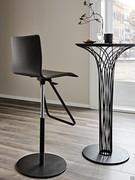 Elegante sgabello Toto con basamento regolabile, altezza piano snack-bar