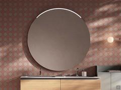 Specchiera da bagno rotonda Circle cm Ø 120 con illuminazione mediante strip Led su profilo in alluminio applicato direttamente allo specchio