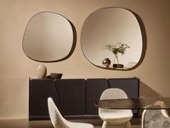 Coppia di specchi quadrati Frost abbinati alla credenza Menhir