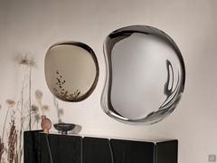 Coppia di specchi con cornice specchiata Liquid nelle varianti bronzo e argento