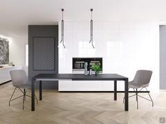 Tavolo David rettangolare allungabile da 160 a 250 cm grazie alla doppia allunga laterale da 45 cm. Piano in nobilitato laminato antracite e struttura in metallo verniciato nero