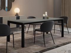 Tavolo moderno da cucina David qui proposto nella versione rettangolare da 160 cm con allunga singola da 45 cm. Piano e allunga in nobilitato melaminico UB21 Concreta e basamento in metallo verniciato nero