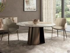 Tavolo Miles con piano rotondo fisso da cm 140 in vetro ceramica opaca patagonia con base in metallo verniciato bronzo