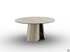 Sofisticato abbinamento materico tra i toni oro, con accenni di grigio beige del metallo verniciato champagne della base, e la vetro ceramica in finitura opaca effetto satinato "oro venato"