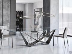 Tavolo in cristallo Skorpio di Cattelan con basamento centrale in metallo verniciato brushed grey