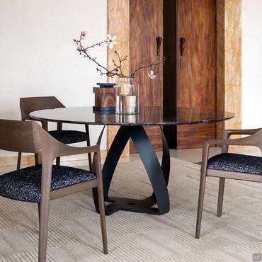 Tavolo con base a fasce intrecciate Bon Bon