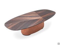 Vista superiore del piano in legno essenza di tipo "Y", con inserti a contrasto e piano diviso in tre parti irregolari. I bordi sono bisellati e l'intero piano è spesso 4 cm