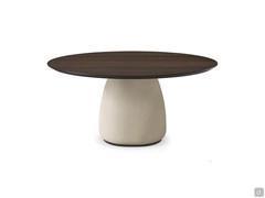 Tavolo Botero Rotondo con base in argilla spatolata AR09 Oslo e piano in legno essenza RB rovere bruciato