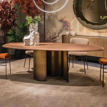 Tavolo in legno con base in acciaio Papelito di Cattelan