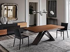 Tavolo allungabile Premier di Cattelan con le allunghe riposte sottopiano. Finitura in legno NC Noce Canaletto