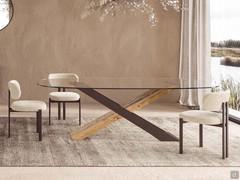 Tavolo ovale con gambe a "X" Haynes, ideale in un soggiorno dallo stile rustico e al tempo stesso elegante e sofisticato