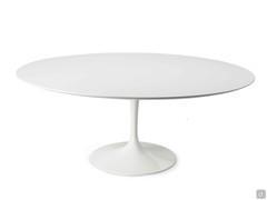 Tavolo rotondo Saarinen con piano in laminato liquido bianco abbinato alla base verniciata bianco lucido