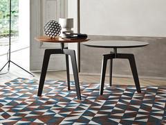 Coppia di tavolini rotondi Delaware con piano in legno laccato e base in metallo Brown