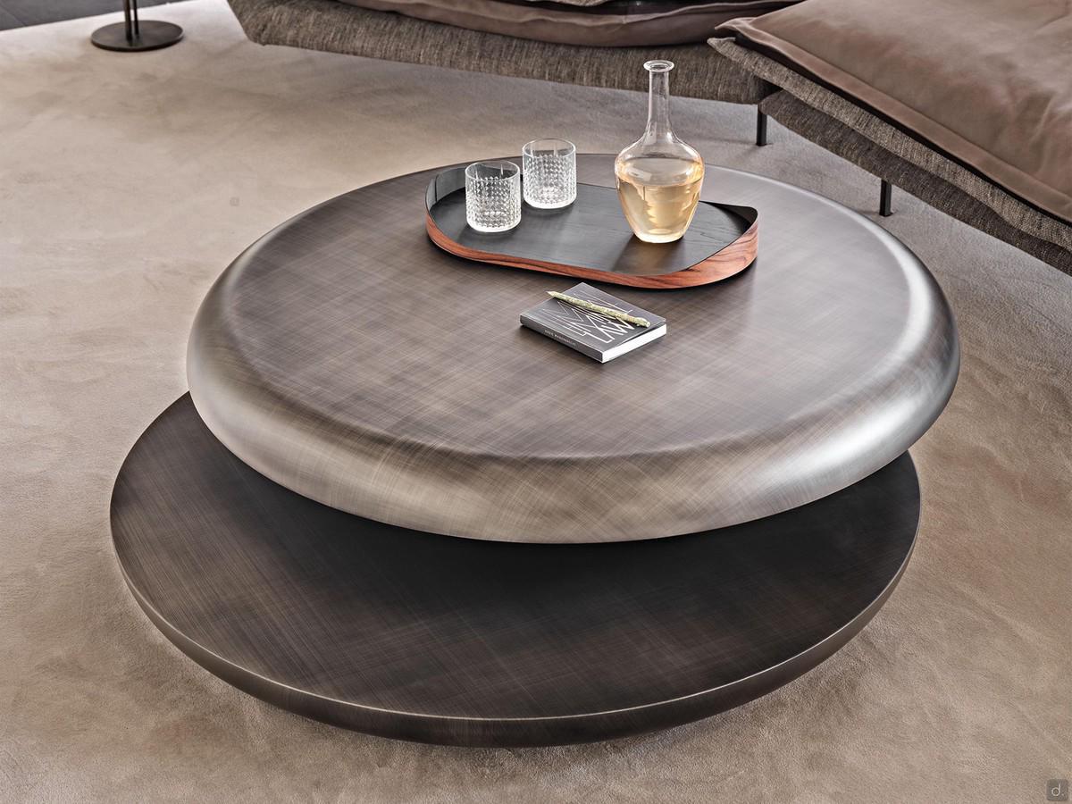 Tavolino con piano girevole Yo-yo di Cattelan in laccato opaco brushed bronze