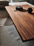 Tavolino da salotto di design Idem in finitura noce canaletto